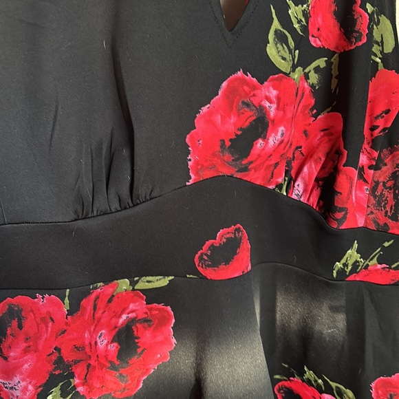2x back dress with Red roses - Picture 4 of 4